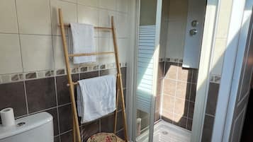 Dusche, Handtücher, Seife, Toilettenpapier