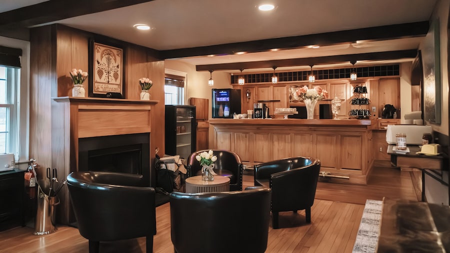 Lincoln Inn & Gallery