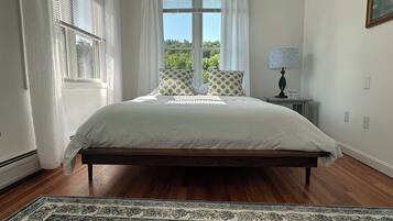 Elite Room | Blackout drapes, soundproofing, free WiFi, bed sheets