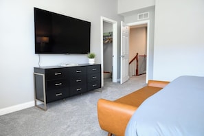 4 bedrooms, iron/ironing board, free WiFi, bed sheets