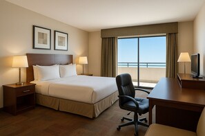Desk, laptop workspace, iron/ironing board, free WiFi - LIC Manhattan View Hotel (Long Island City)