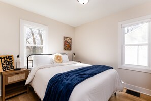 2 habitaciones, tabla de planchar con plancha, wifi y ropa de cama