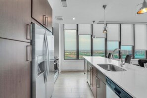 Fridge, microwave, oven, stovetop - The Modern Echelon High-Rise in Med Center (Houston)
