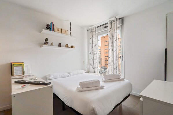 Iron/ironing board, free WiFi, bed sheets