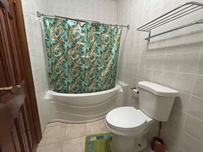 Dusche, Handtücher, Seife, Toilettenpapier