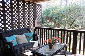 Property grounds - Cute and Cozy Townhome near Lake Desoto (Hot Springs Village)