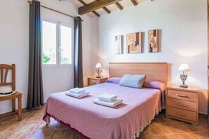 3 Schlafzimmer, Zimmersafe, Schreibtisch, Bügeleisen/Bügelbrett