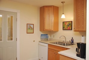 Fridge, microwave, oven, stovetop -  In-Town Bar Harbor, One Bedroom, Huckleberry Suit (Bar Harbor)