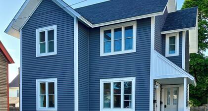In-Town Bar Harbor, One Bedroom, Huckleberry Suit