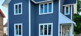 In-Town Bar Harbor, One Bedroom, Huckleberry Suit