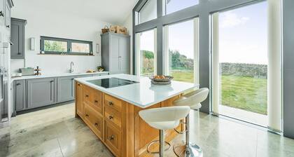 All Ways - sleeps 6 guests in 3 bedrooms