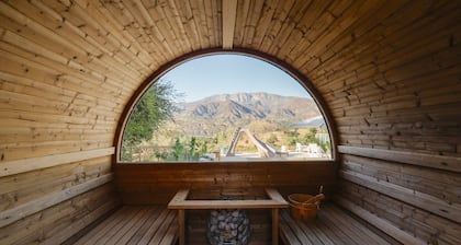 Ojai Luxury 6.5 miles to Ojai, Pool, Spa,Yoga Dome, Pickle Ball, Magical Gardens