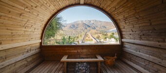 Ojai Luxury 6.5 miles to Ojai, Pool, Spa,Yoga Dome, Pickle Ball, Magical Gardens