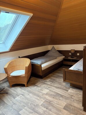 6 bedrooms, WiFi, bed sheets