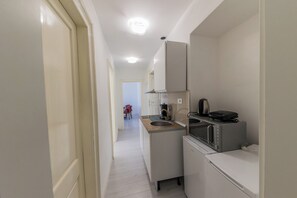 Apartment, 2 Bedrooms, Sea View | Private kitchen