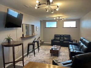 Smart TV - Downtown Middletown Retreat with TVs in every room (Middletown)