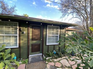 Exterior detail - Spacious 4/2 home perfect for families/groups that sleeps up to 11 people. (Corpus Christi)