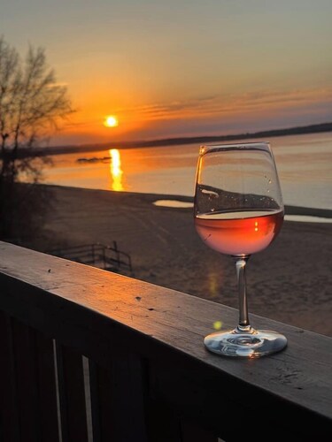 Beautiful Beachfront Condo: Hemingway East 216