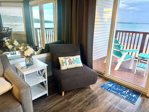 Televisor intel·ligent i llibres