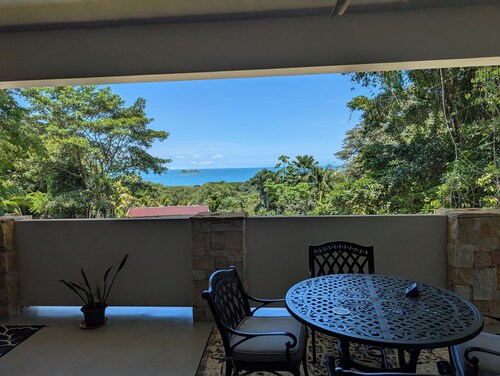 Ocean views breezes.   6-bedroom, 6-bath Spacious house with large patios. Osa.