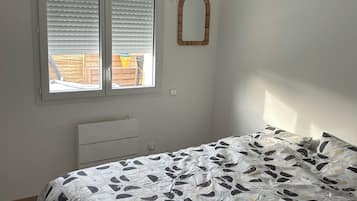 3 slaapkamers, een strijkplank/strijkijzer, wifi, beddengoed