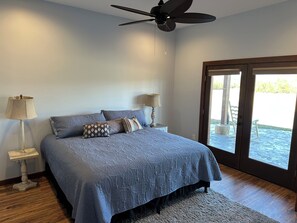 3 bedrooms, iron/ironing board, WiFi, bed sheets - Lakefront Cabin 3 bed, 3 1/2 bath with Private Dock (Sevierville)