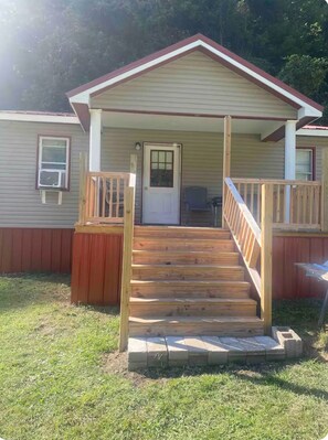 Exterior - Charming 2-bedroom cottage in Matewan with WiFi and AC (Matewan)