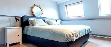 4 slaapkamers, een strijkplank/strijkijzer, reisbedje, wifi