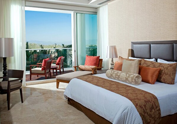 2 bedrooms, in-room safe, iron/ironing board, free WiFi