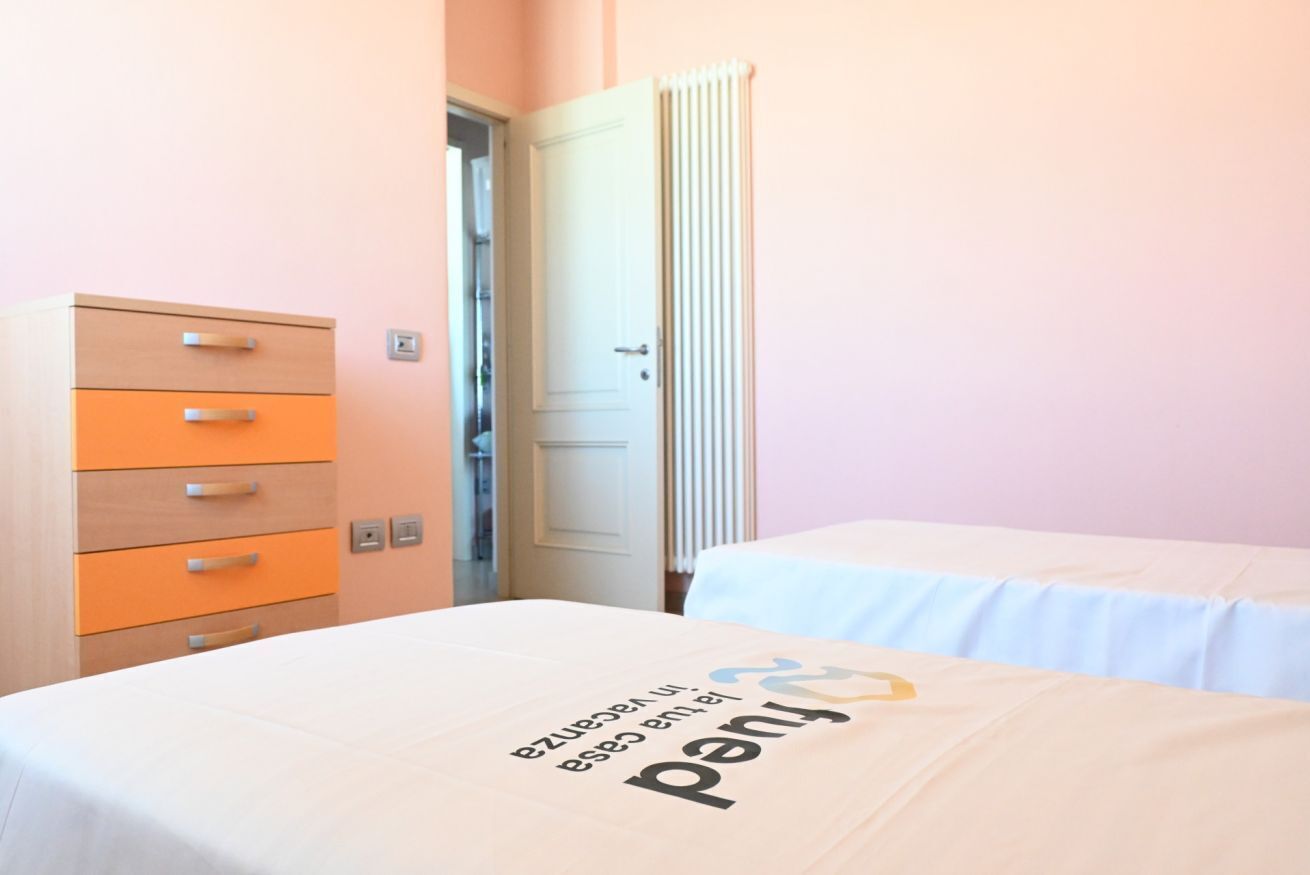 2 bedrooms, bed sheets