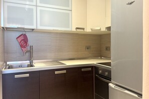 Fridge, oven, dishwasher - CN006 - Cesenatico, new three-room apartment with splendid sea view (Cesenatico)