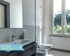 Dusj, bidé og håndklær