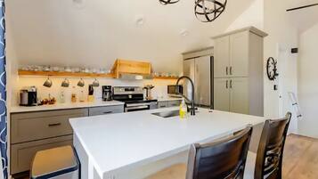 Refrigerador, microondas, horno, placa de cocina