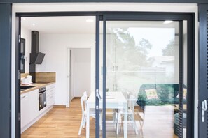 Microwave, dishwasher