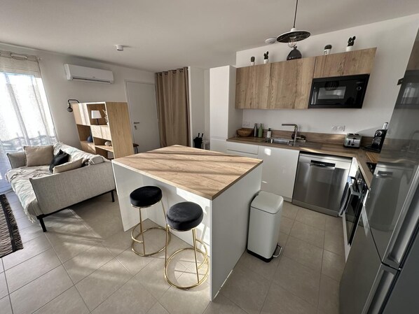 Fridge, microwave, oven, dishwasher