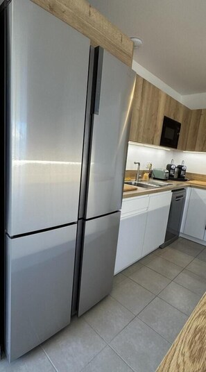 Fridge, microwave, oven, dishwasher - La Villa Caroline - LEON (LEON)