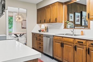 電子レンジ、オーブン、コンロ、食器洗い機