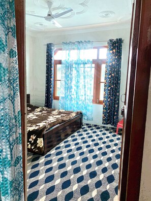 Double Room | Free WiFi - Zaitoon Homestay (Srinagar)
