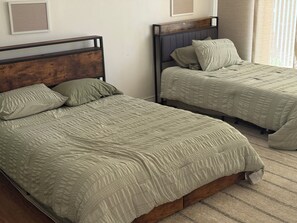 8 bedrooms, WiFi, bed sheets