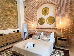 1 bedroom, desk, iron/ironing board, free WiFi - Amazing experience in Casco Viejo historical site 3 (Panamá)