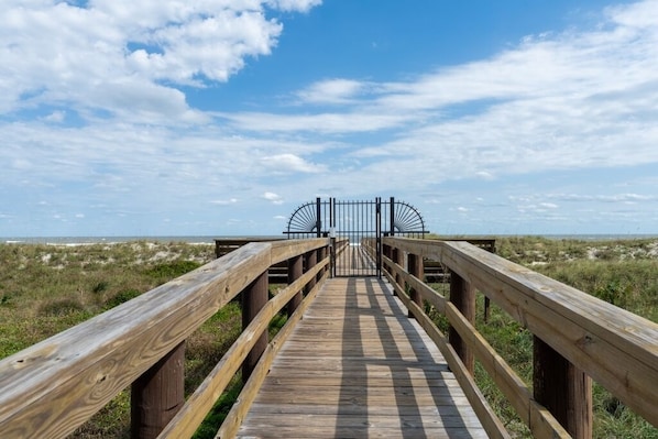 Property grounds - 1-Min to Beach – Hot Tub + Pickleball (St. Augustine)