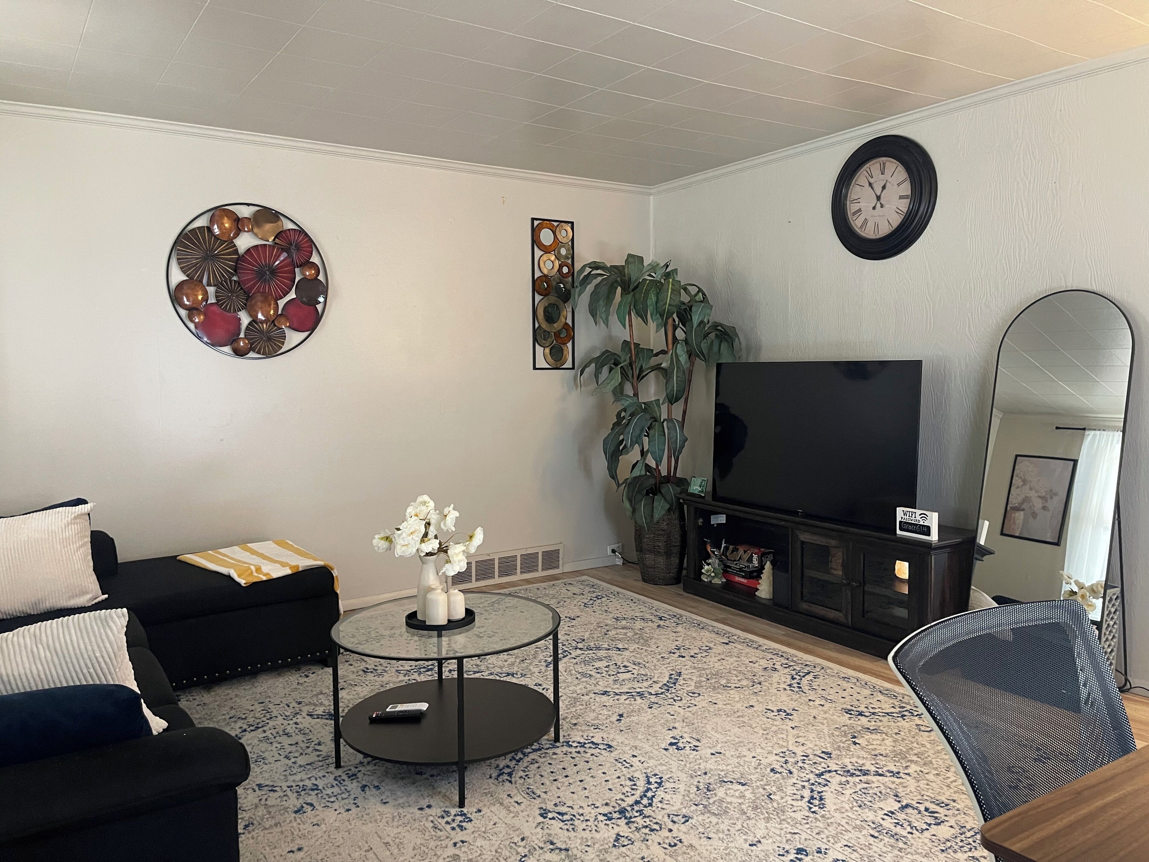 Smart TV, fireplace
