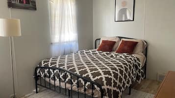2 chambres, fer et planche à repasser, accès au Wi-Fi (inclus)