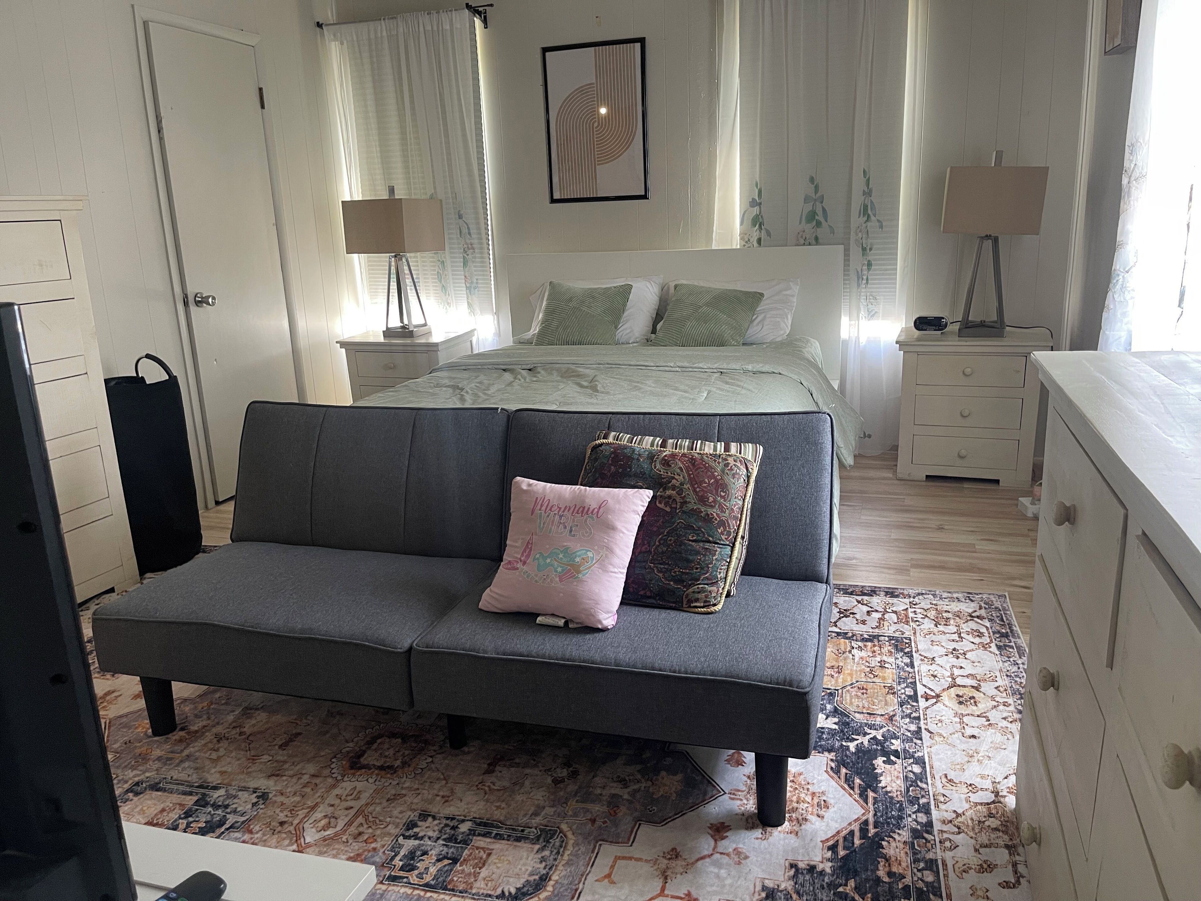 2 bedrooms, iron/ironing board, free WiFi, bed sheets