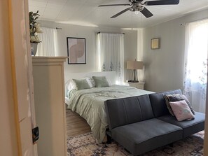 2 bedrooms, iron/ironing board, free WiFi, bed sheets
