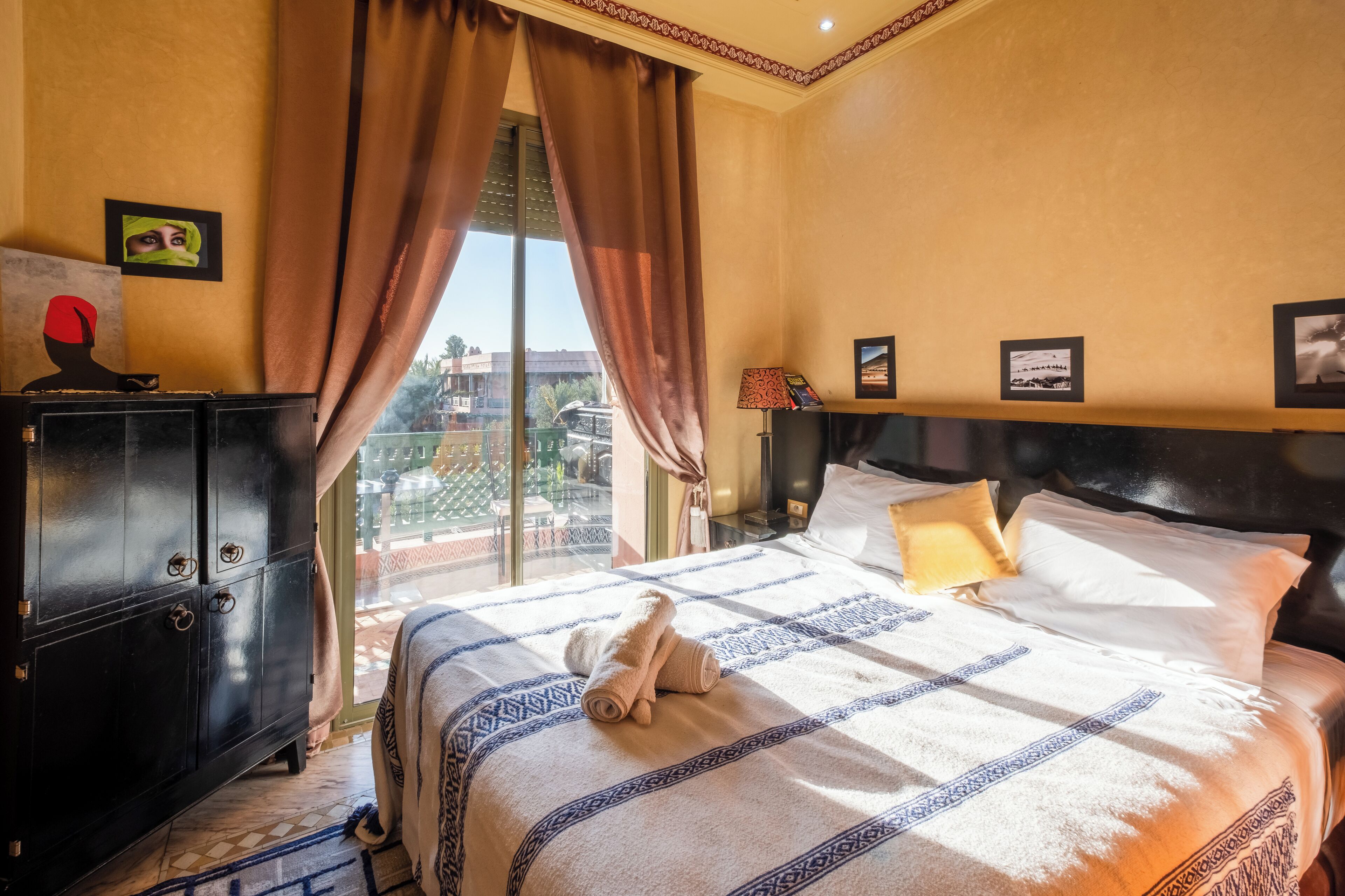 2 bedrooms, in-room safe, desk, iron/ironing board