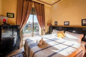 2 Schlafzimmer, Zimmersafe, Schreibtisch, Bügeleisen/Bügelbrett