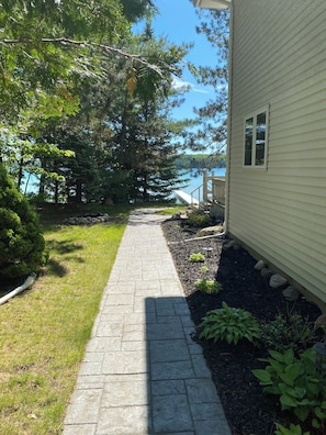 Property grounds - Lake Avalon - Charming 4-bedroom, 2-Bathroom Lake House (Hillman)