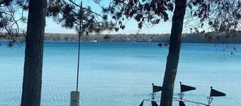 Lake Avalon - Charming 4-bedroom, 2-Bathroom Lake House