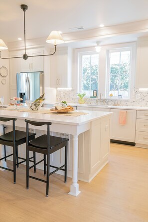 Dining - DeLUXeDwelling-7BR/4BA-ChefsKitchen-20Guests-Pets (Raleigh)